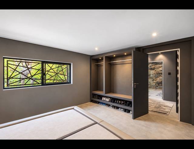 3 BEDROOM FREEHOLD FOR SALE IN LINDEN